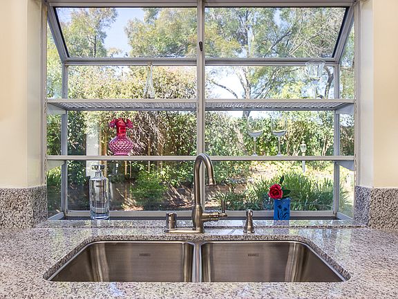3rd image of 1331 Muscat Cir