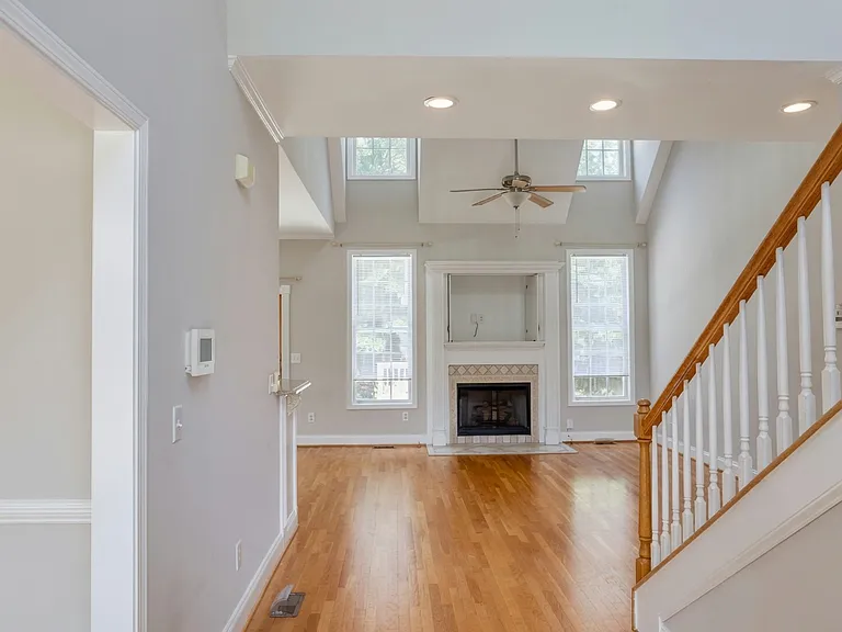 35 Belmont Dr — Photo 2