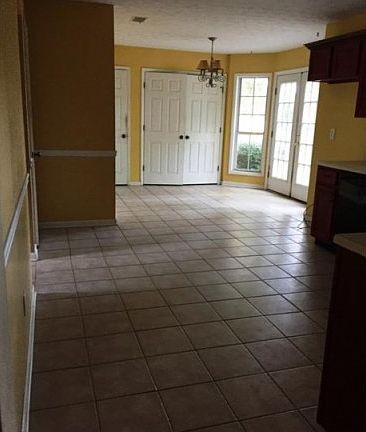 5th image of 570 Rosewood Trl