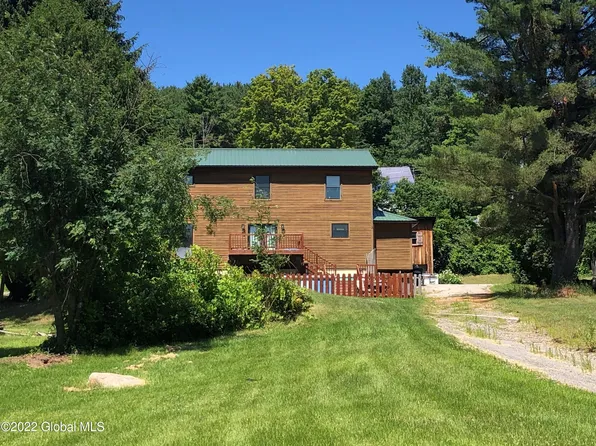 7 Maiden Way, Moriah, NY 12960