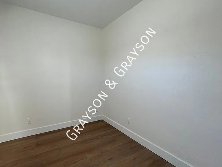 315 E Carol Ave — Photo 8