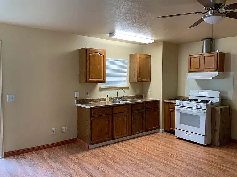2534 Robindale Ave — Photo 6