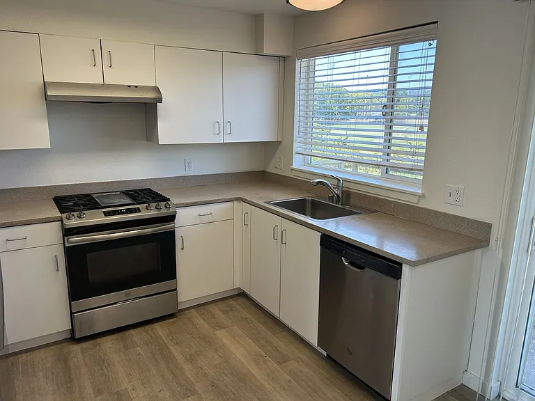 445 Southwest Blvd #11 — Photo 8