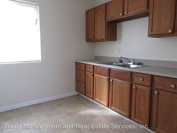 4th image of 909 S 43rd St