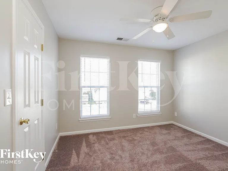 6622 Courtland St — Photo 8