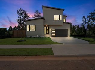 11 Village Crest Dr, Greenville, SC 29607