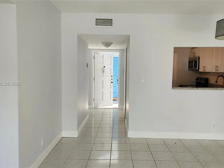 981 Hillcrest Ct #114 — Photo 8