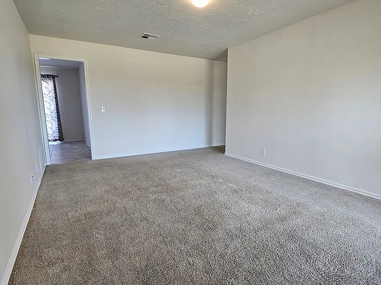 1345 Columbia Cir — Photo 3