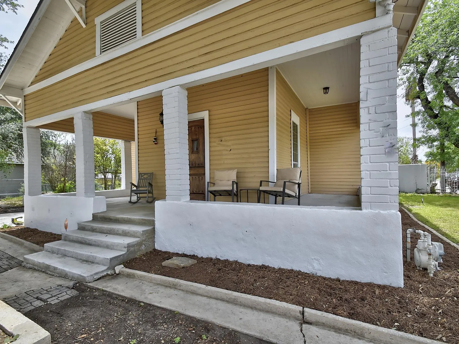 1246 Waverly Ave — Photo 4