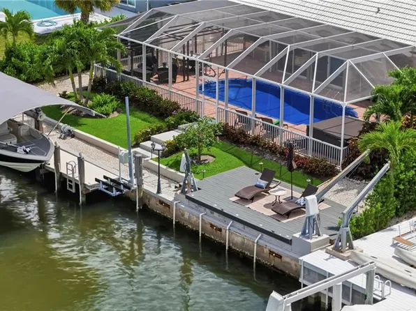 813 N Barfield DR, MARCO ISLAND, FL 34145