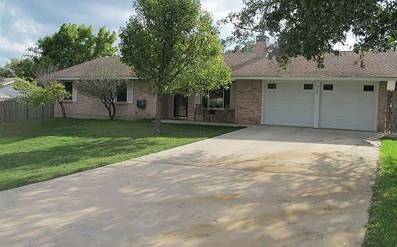 2nd image of 302 Earl Dr