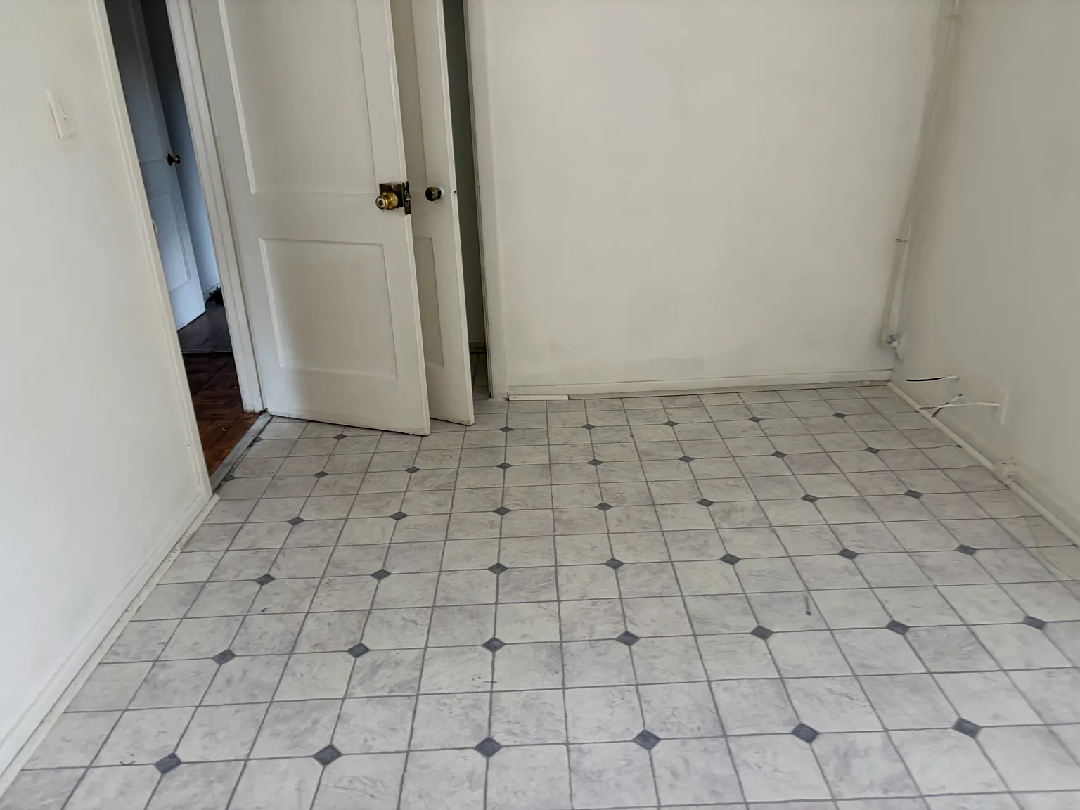 2 bed, 720 sqft, $900 — Photo 2