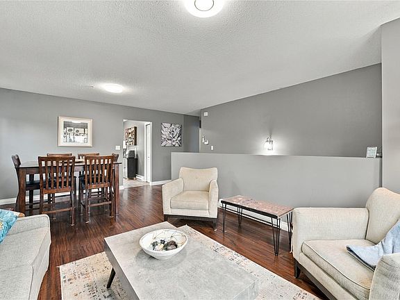 4th image of 421 Murray St