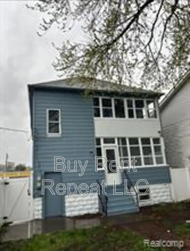 Building Photo - 320 Hudson St