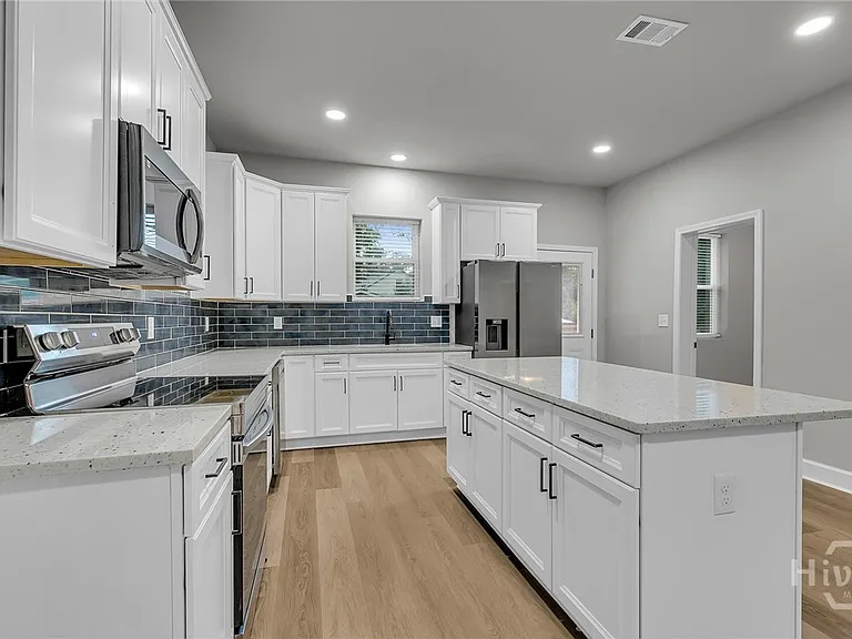 828 W 48th St — Photo 13