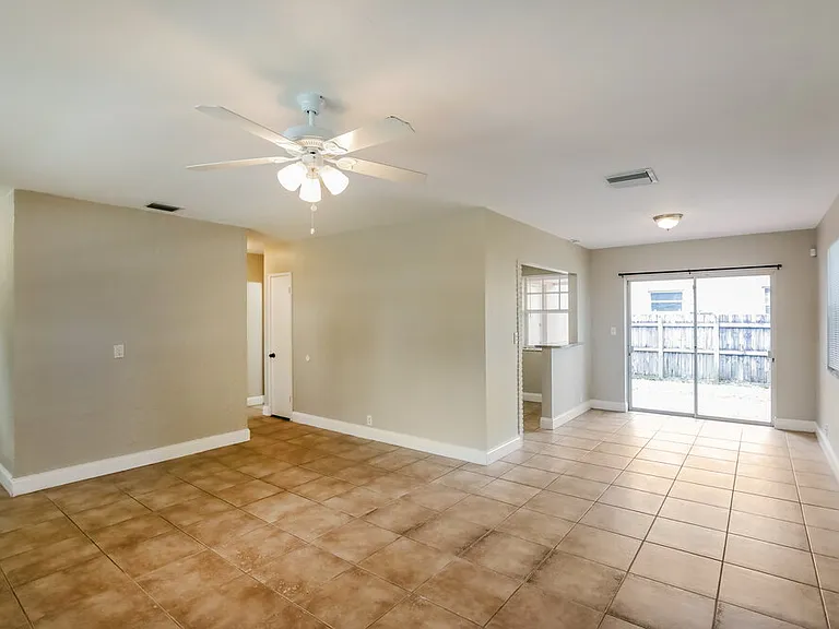 1810 De Soto Dr — Photo 6