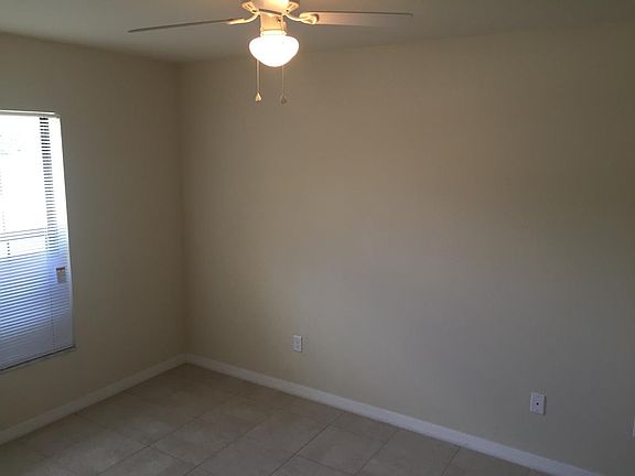4th image of 1422 SW 47th Ter #1424