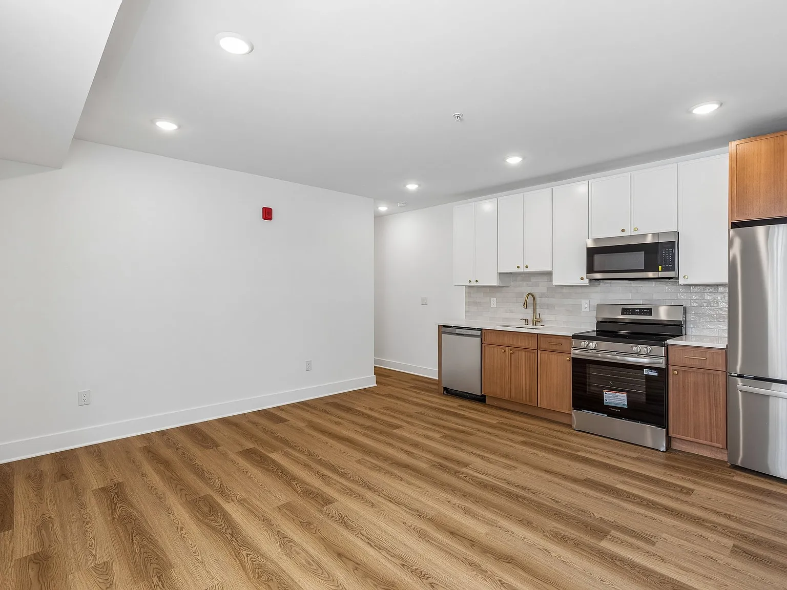 2 bed, 821 sqft, $2,250 — Photo 3