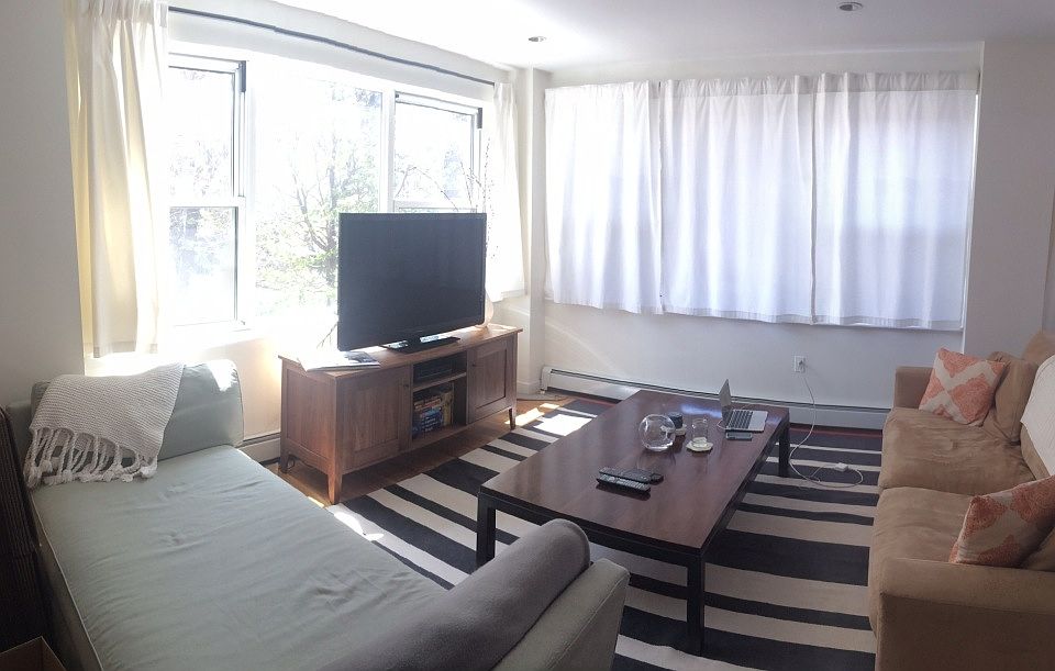 1st image of 2550 Crescent St APT 3C