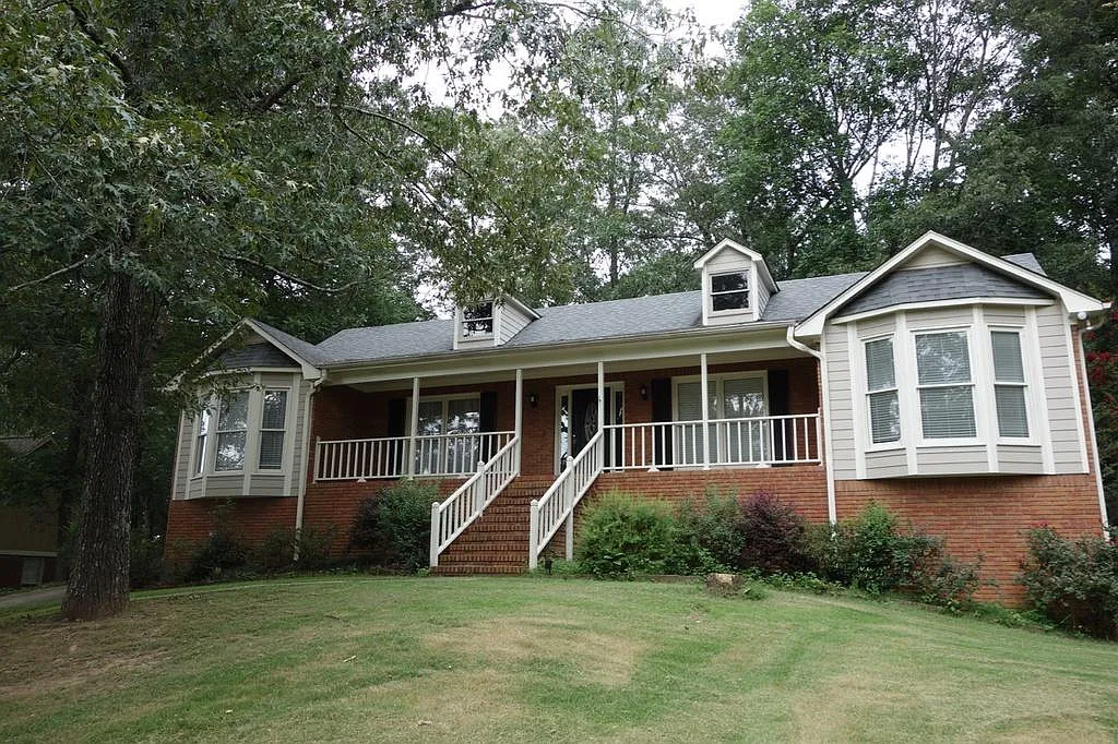 4 bed, 2445 sqft, $2,000 — Photo 1