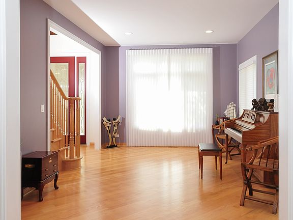 3rd image of 404 Cumnor Ct