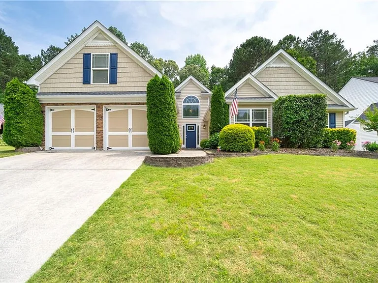 615 Hemlock Ct — Photo 1