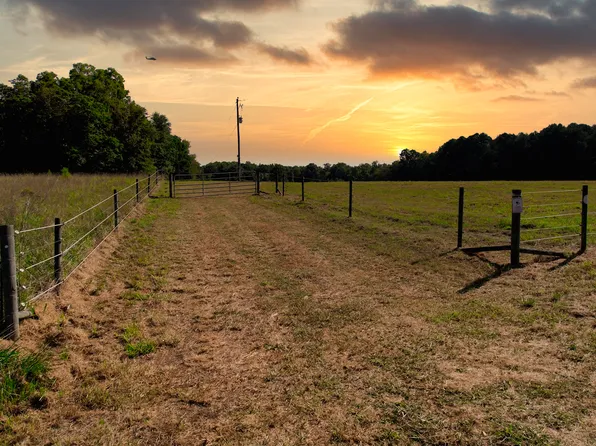 2911A Sandy Creek Rd, Madison, GA 30650