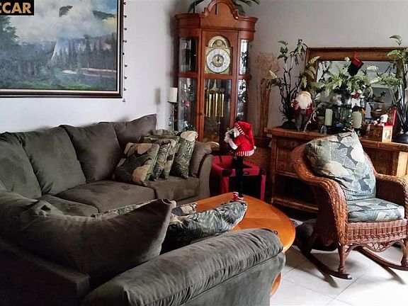 3rd image of 2354 Lincoln Ave