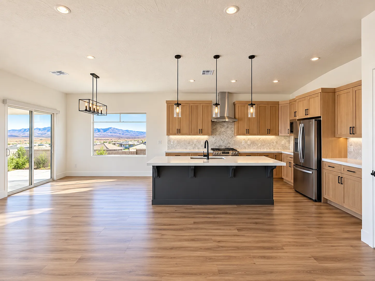 4 bed, 3.0 bath, 2578 sqft, $2,985 — Photo 3
