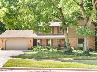 2837 Greenwood Acres Dr, Dekalb, IL 60115