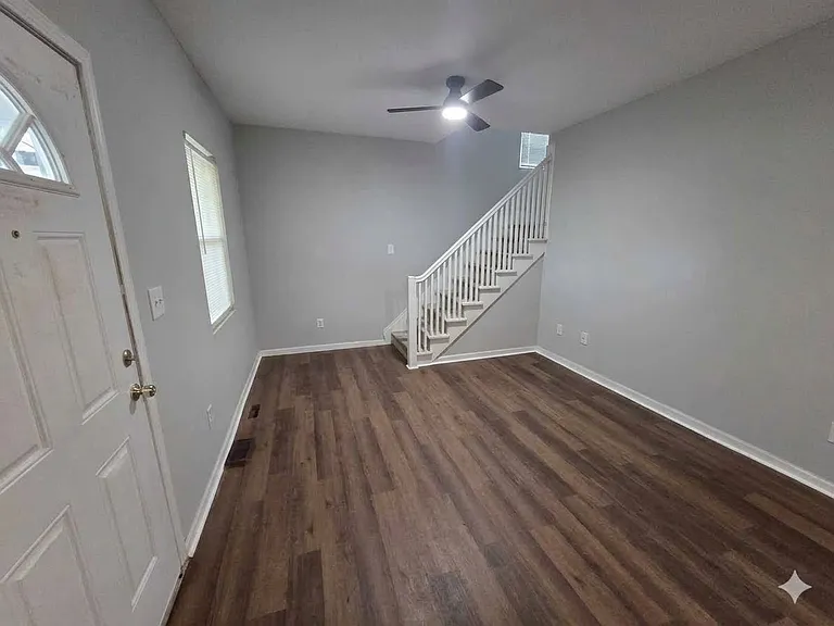 1057 E Whittier St — Photo 3