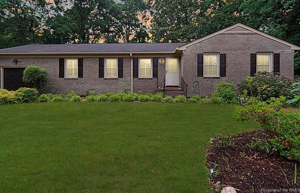 1st image of 401 Rosewood Ln