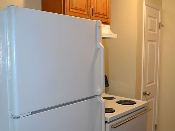 4th image of 1220 Brookfield Ave APT B