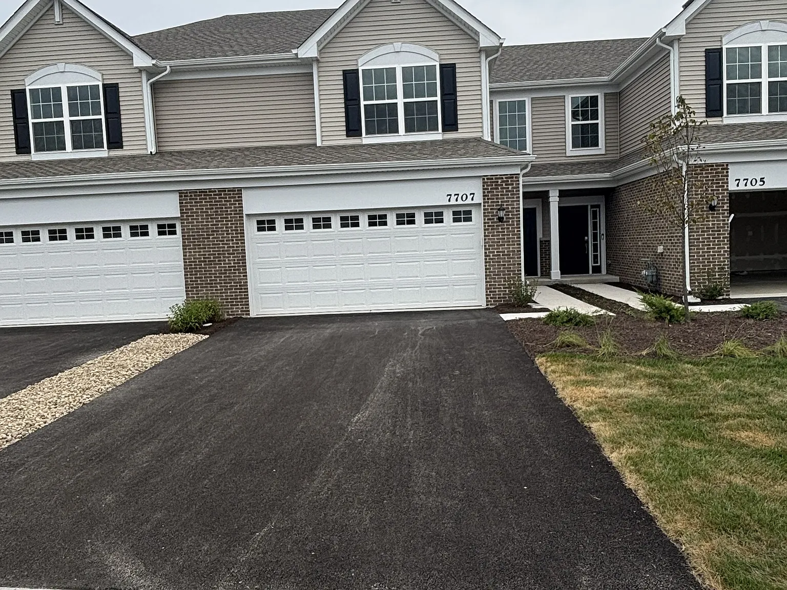 3 bed, 2.5 bath, 1701 sqft, $2,795 — Photo 2