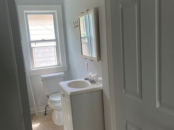 4th image of 949 Wyley Ave