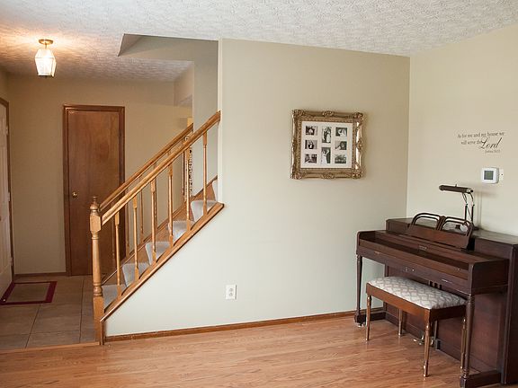 3rd image of 3714 Holly St