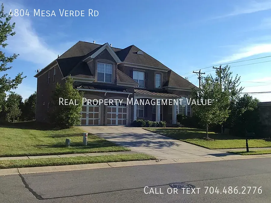 Spacious 6-Bedroom Ballantyne Home with Chef's Kitchen, Private In-Law Suite & Fenced Backyard in... — Photo 1