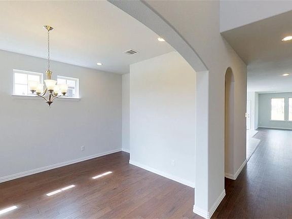 3rd image of 1412 Daffodil Ct
