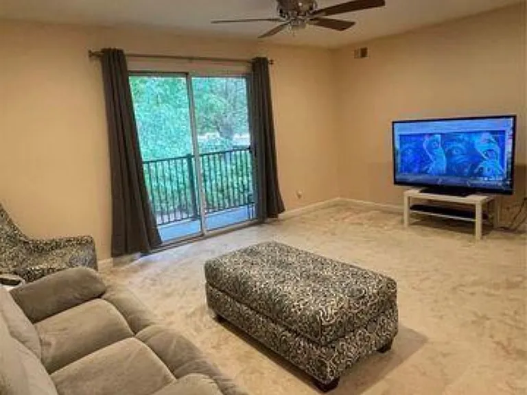 42630 Plymouth Hollow Dr #42630 — Photo 8
