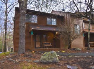 215 Falls Cir, Bushkill, PA 18324