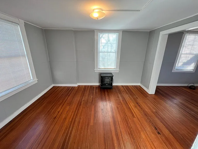33 South Main Street — Photo 6