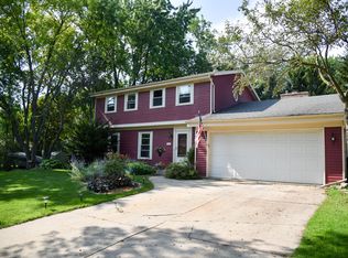 2450 Pendleton Pl, Waukesha, WI 53188
