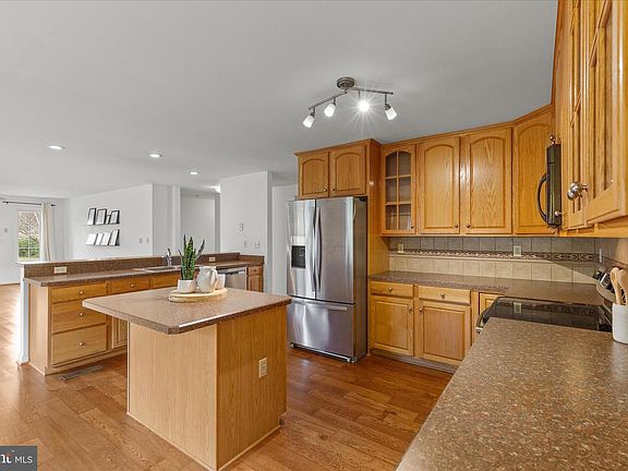 3rd image of 46170 N Greens Rest Dr