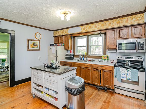 4th image of 1081 Johnson Rd