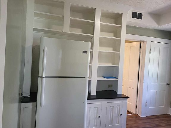 4th image of 11 South St