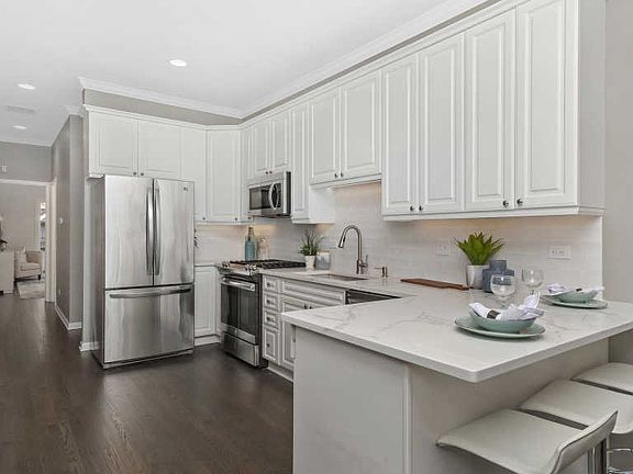 5th image of 846 W Lill Ave #1