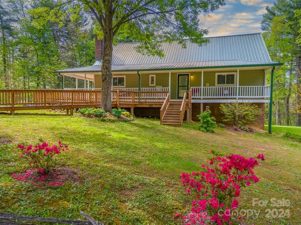 35 Aileen Dr, Hendersonville, NC 28792