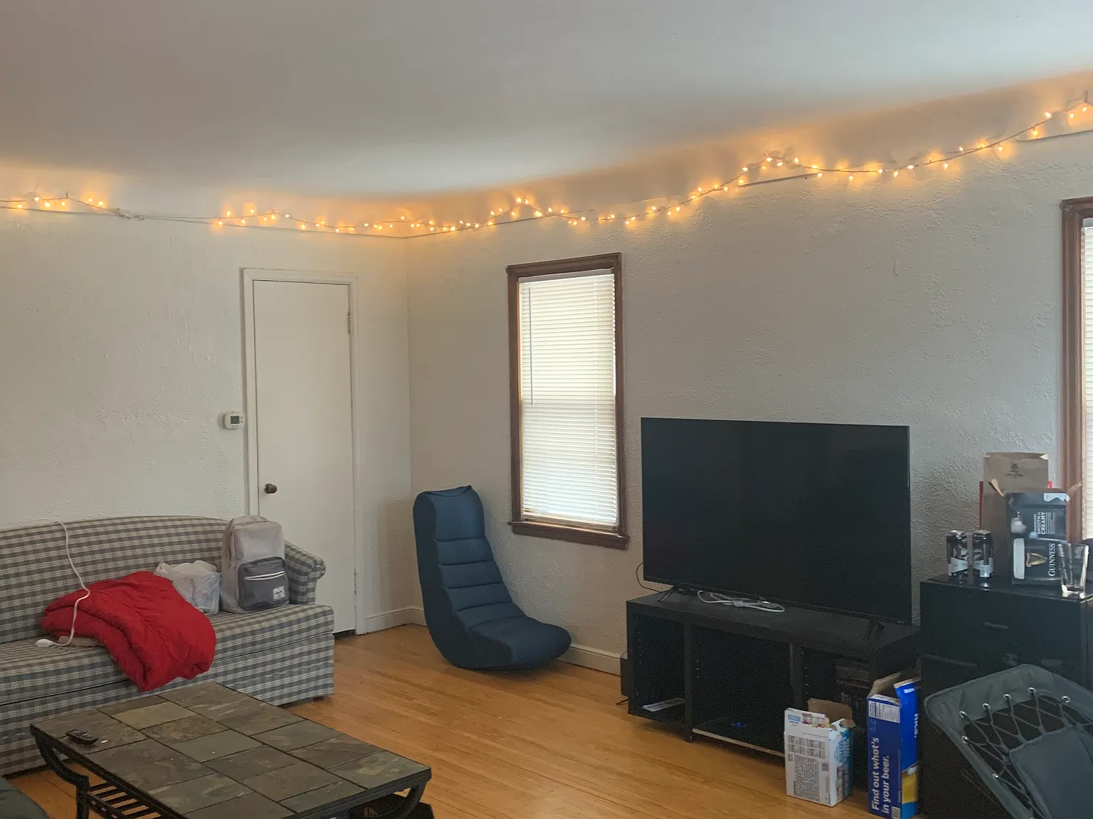 4 bed, $2,100 — Photo 1