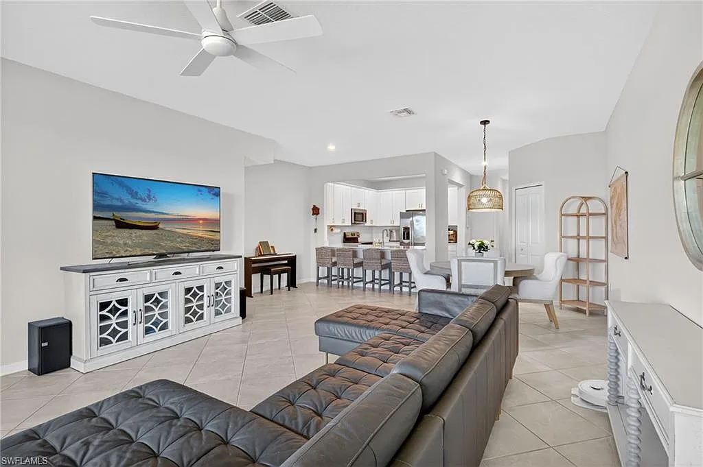 3 bed, 2.5 bath, 1879 sqft, $2,400 — Photo 1
