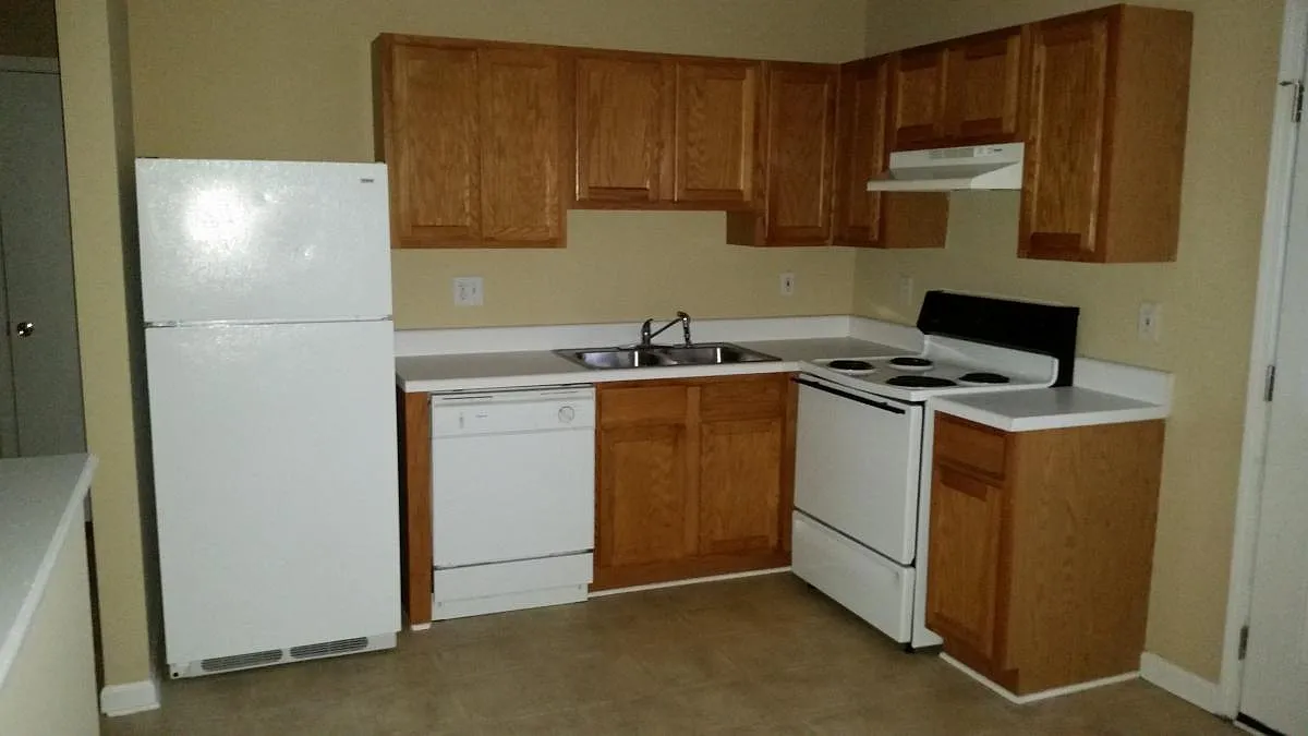 2 bed, 1000 sqft, $1,350 — Photo 3